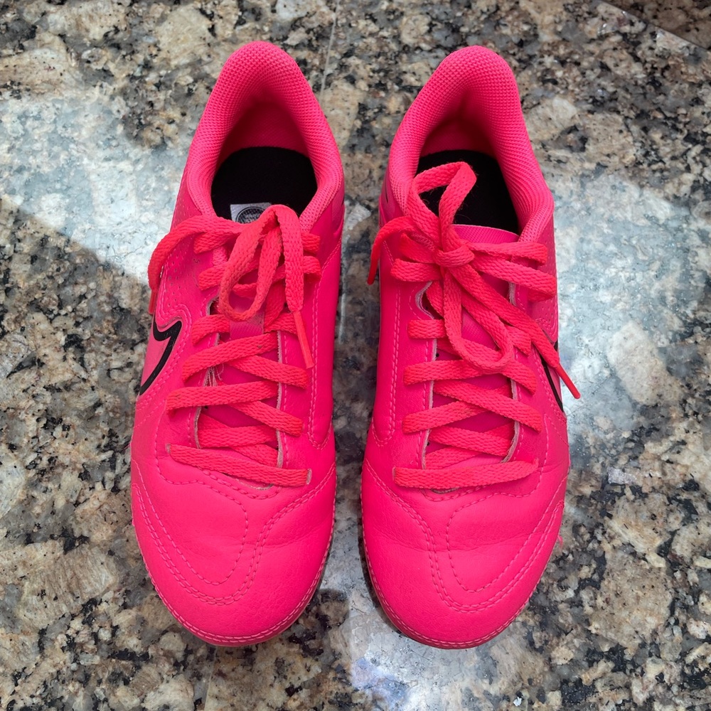 Girls Nike tiempo soccer cleats 13.5